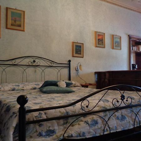 Affittacamere La Camelia Лука Екстериор снимка